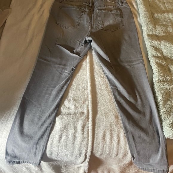 Curvy Fit Jeans - Picture 2 of 3